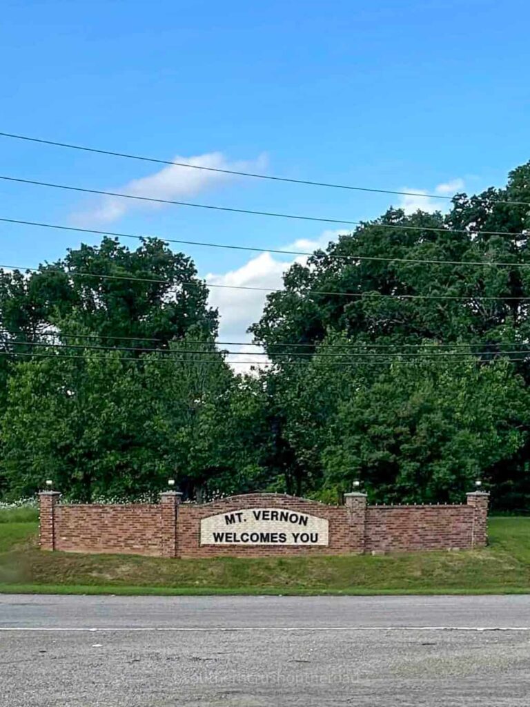 entrance sign to Mount Vernon, TX