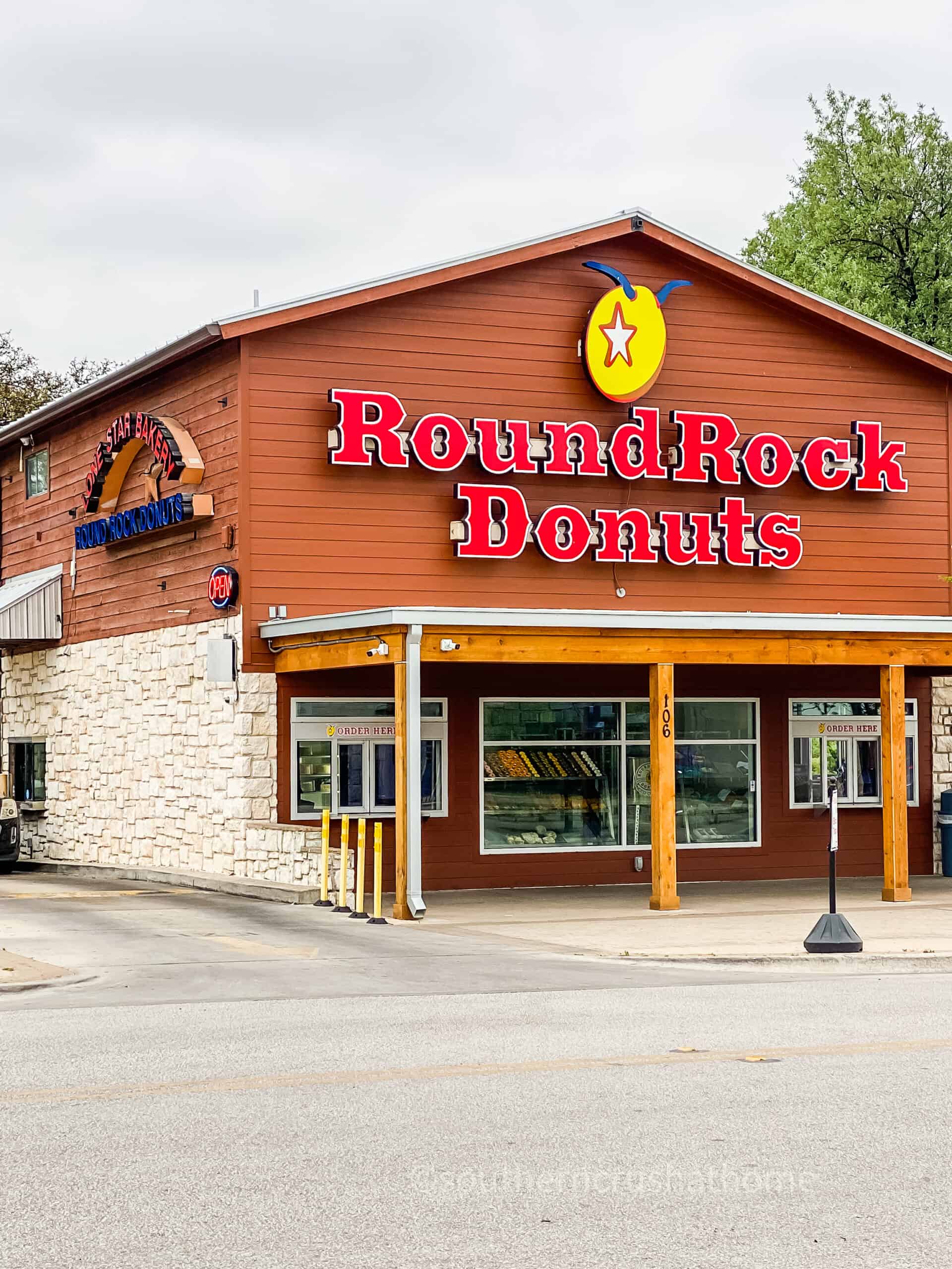 Round Rock Donuts Building