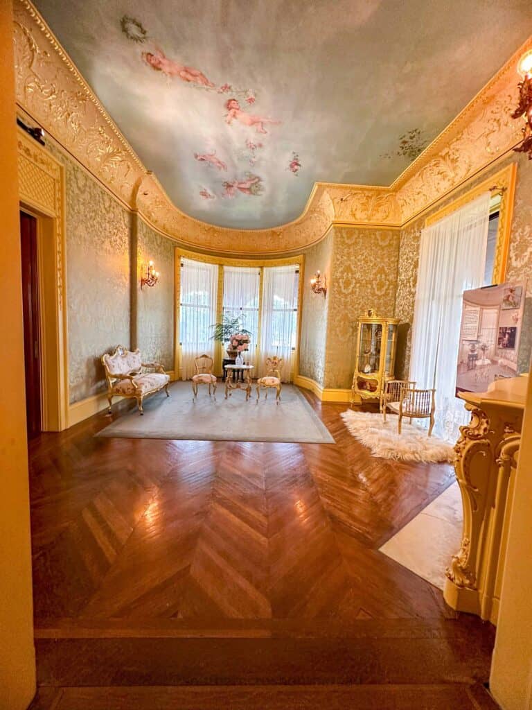 room at moody mansion