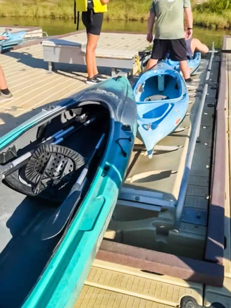 launching kayaks on the trinity river in tx